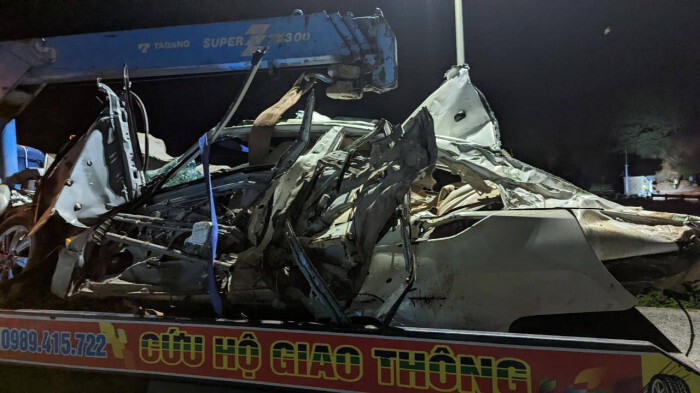 Xe ben lật, đè ô tô làm 3 người chết: Tài xế gây tai nạn khai gì?