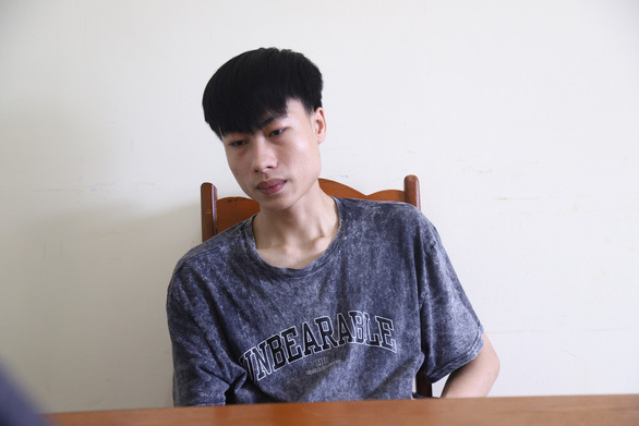 Trinh sát lùng sục khắp các con ngõ truy bắt kẻ cướp tài sản, trốn truy nã