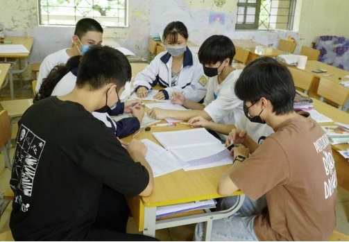 Học sinh nhập viện vì áp lực mùa thi, bác sĩ chỉ ra những sai lầm của phụ huynh