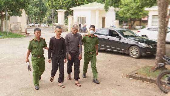 Mâu thuẫn việc lôi kéo cô gái vào quán bar, một thanh niên bị đánh tử vong