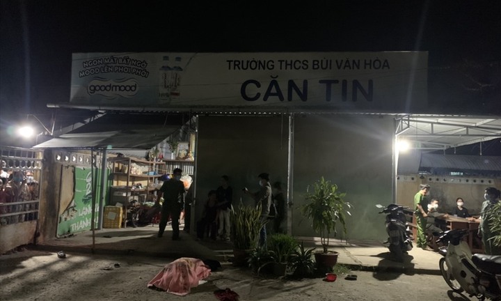 Người phụ nữ bị chết cháy trước căn tin trường cấp 2 ở Tiền Giang