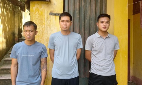 Hai công nhân trộm cắp bị nhóm công nhân 