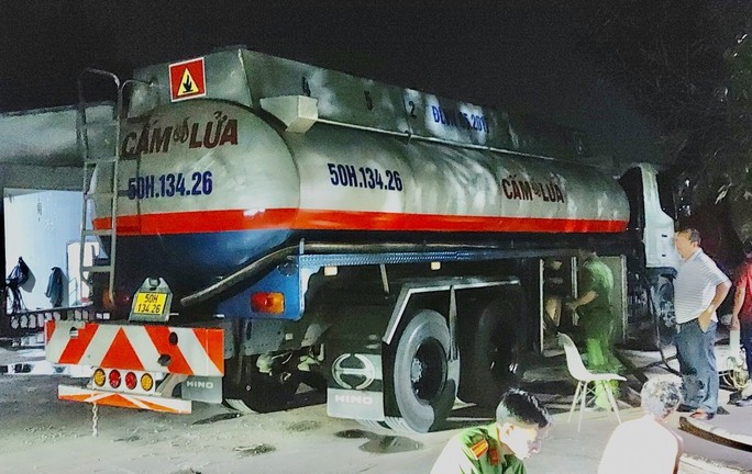 Phá đường dây làm giả xăng dầu: Nghi phạm cầm đầu khai gì?