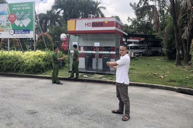 Phá trụ ATM trộm gần 500 triệu đồng: Dùng sơn đen xịt camera vẫn bị