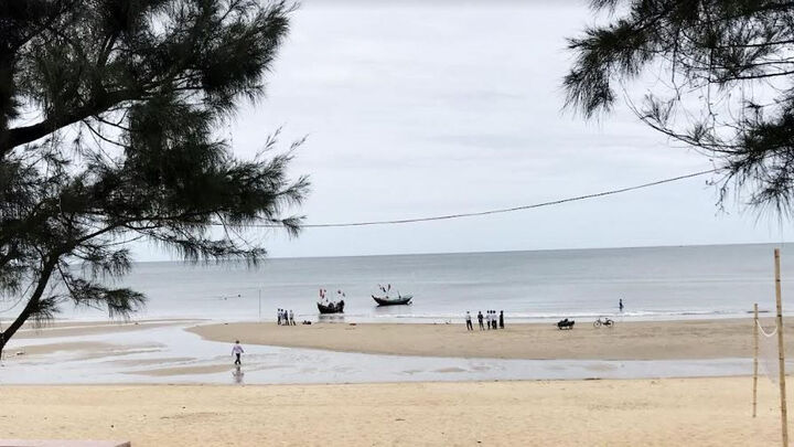 Mẹ tử vong, con mất tích khi tắm biển Thiên Cầm 