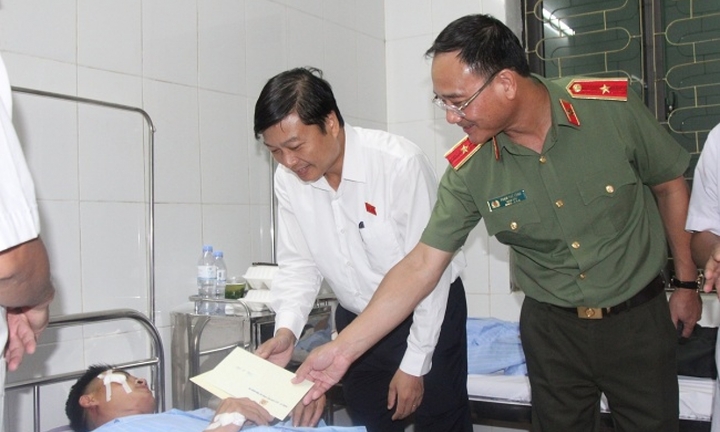 Vụ 5 chiến sĩ công an bị tấn công ở Nghệ An: Sức khỏe hiện ra sao?