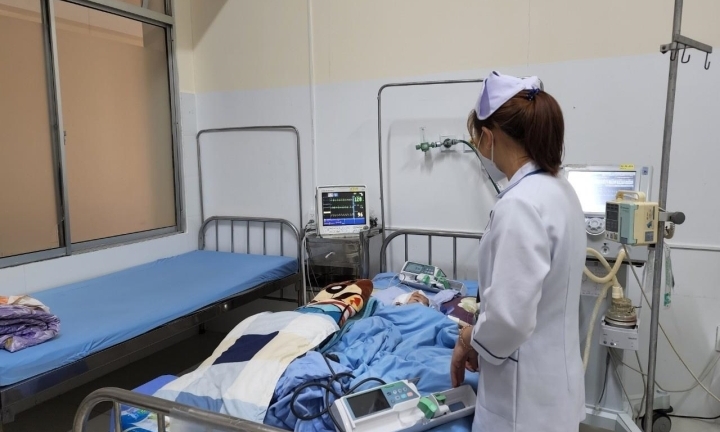 Bé gái gần 2 tuổi nghi bị bảo mẫu bạo hành: Chấn thương sọ não, dập phổi