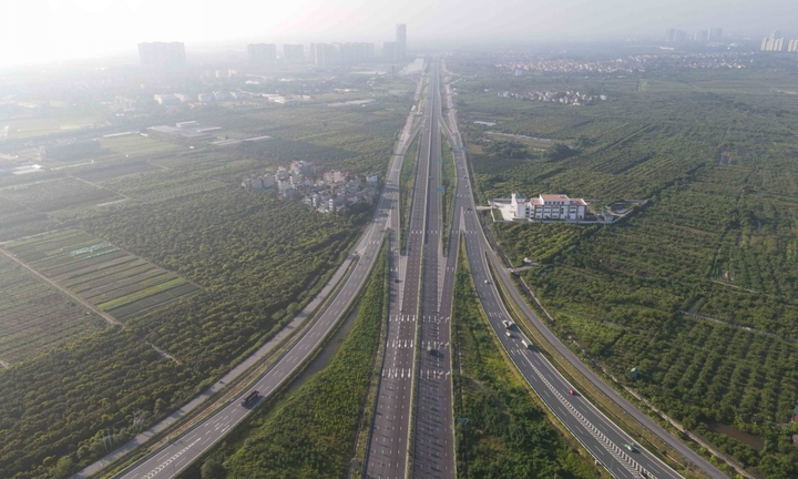 Tin thời sự mới nóng nhất 18/7: Kiến nghị đưa nội dung lái xe trên cao tốc vào chương trình đào tạo