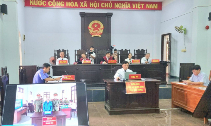 Tuyên án gã chồng cầm dao truy sát vợ giữa đêm khuya vì nghi ngoại tình 