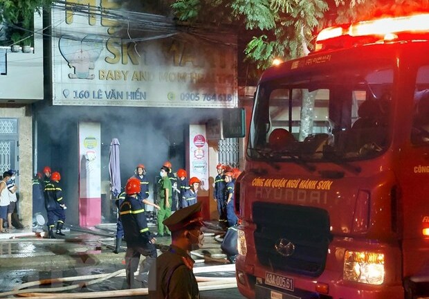 Cháy cửa hàng quần áo ở Đà Nẵng, nhiều người may mắn thoát nạn