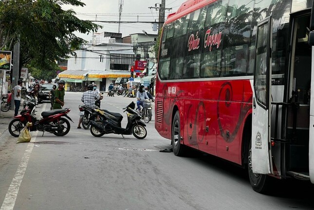 Nguyên Trưởng phòng Cảnh sát môi trường ở Bạc Liêu tử vong sau va chạm xe khách