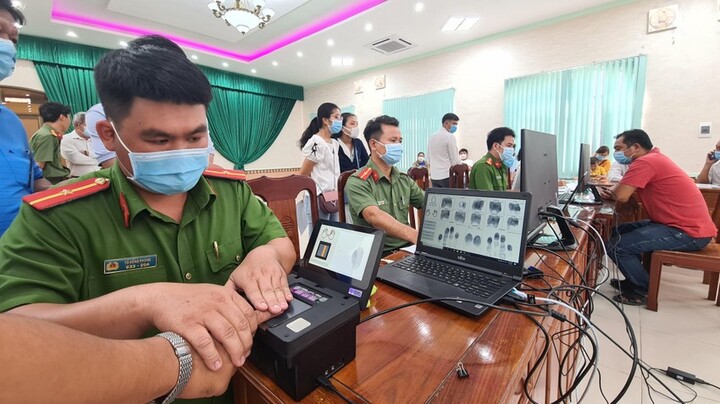 Vì sao hơn 35.000 căn cước công dân ở Bình Dương chưa tìm được chủ?