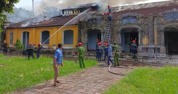 Hiện trường vụ cháy bảo tàng lịch sử Thừa Thiên - Huế