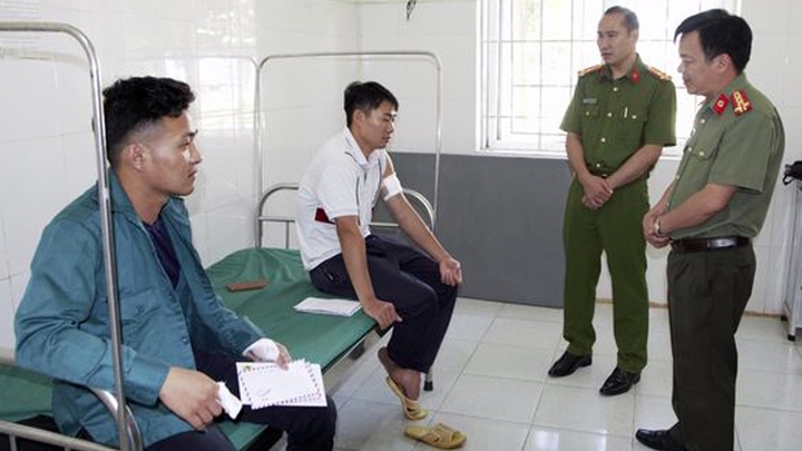 Lai Châu: Đối tượng tàng trữ ma túy dùng dao tấn công 2 cán bộ công an bị thương 
