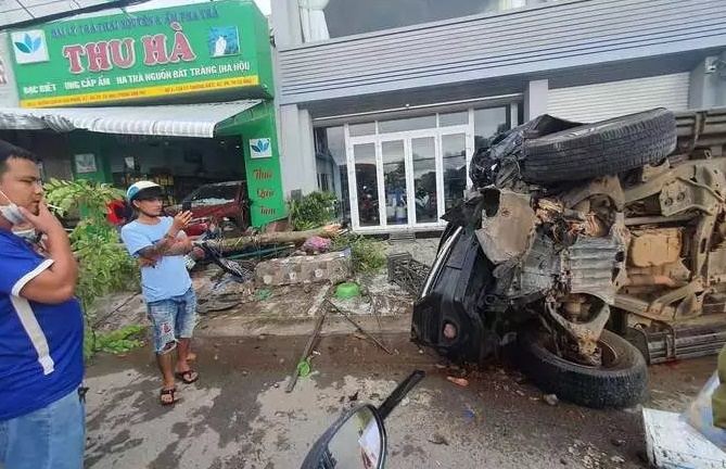 Tài xế lái Chevrolet gây tai nạn kinh hoàng: Chủ tiệm trà tử vong, người vợ bị hất xa 12m