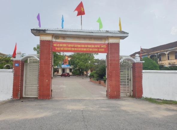 Học sinh lớp 1 trường TH Kỳ Trinh phải đóng tiền bàn ghế: Hiệu trưởng nói gì?