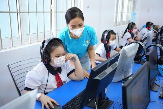 Lương giáo viên tiếng Anh mởi ra trường 3 triệu đồng/tháng: Sở Giáo dục TP.HCM nói gì?