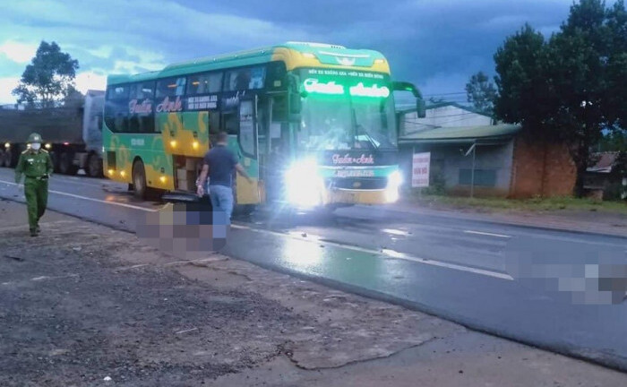 Va chạm với xe khách, hai thanh niên đi xe máy tử vong thương tâm