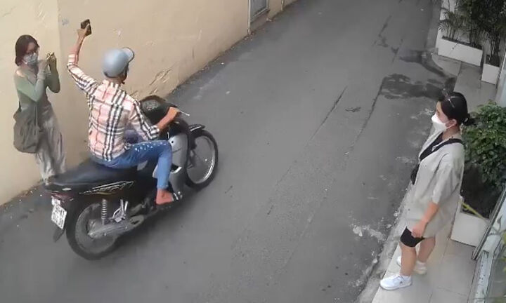Video: 4 cô gái đuổi theo kẻ cướp iPhone