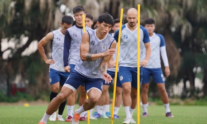 Cầu thủ của CLB Hà Nội bị trộm lấy mất giày thi đấu