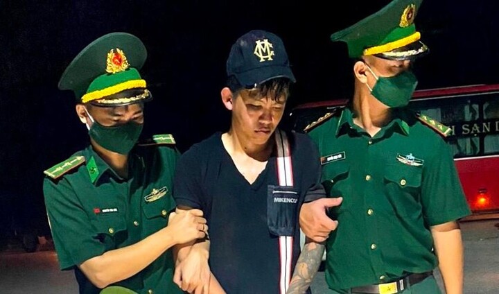 Bắt nam thanh niên ngang nhiên đi xe máy chở 2kg ma túy đá