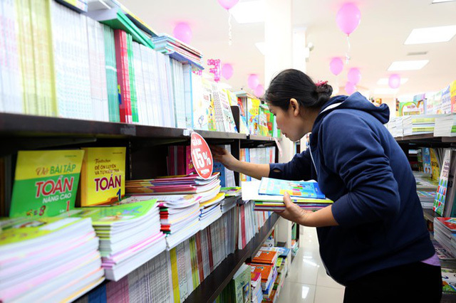 TP.HCM: Khoảng 7.000 học sinh thiếu sách giáo khoa cho năm học mới