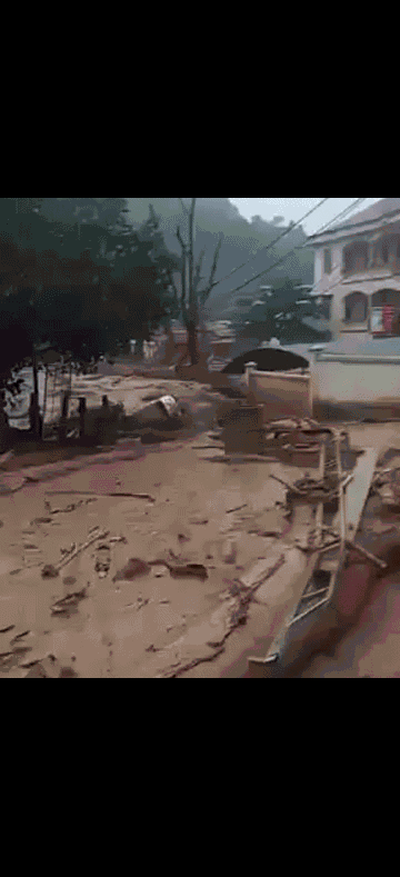 Tin thời sự mới nóng nhất 3/10: Nước lũ kinh hoàng cuốn trôi nhiều nhà, xe ôtô và tài sản của người dân Nghệ An