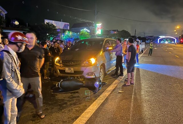 Vụ xe Innova kéo lê xe máy gần 2km: Tài xế xay xỉn khiến người dân bất bình