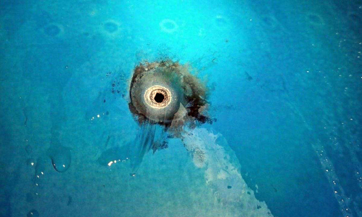 Máy bay đậu tại Tân Sơn Nhất bị sét đánh trúng, 2 người nhập viện