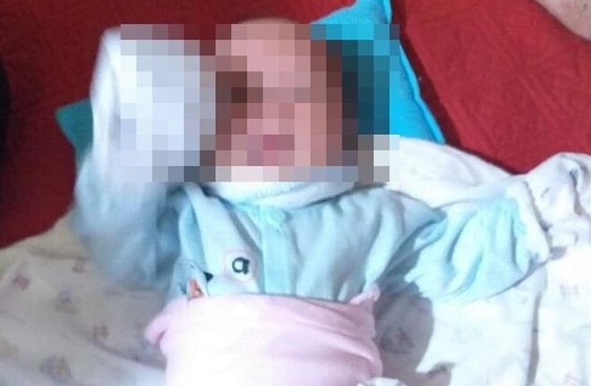 Bé trai sơ sinh bị bỏ rơi trên ghế đá, cơ quan chức năng tìm người thân 