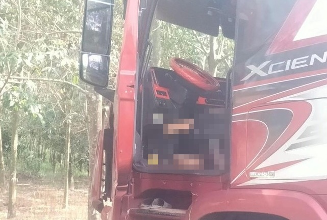 Hoảng hồn phát hiện tài xế tử vong trong cabin xe ben, đậu ven đường
