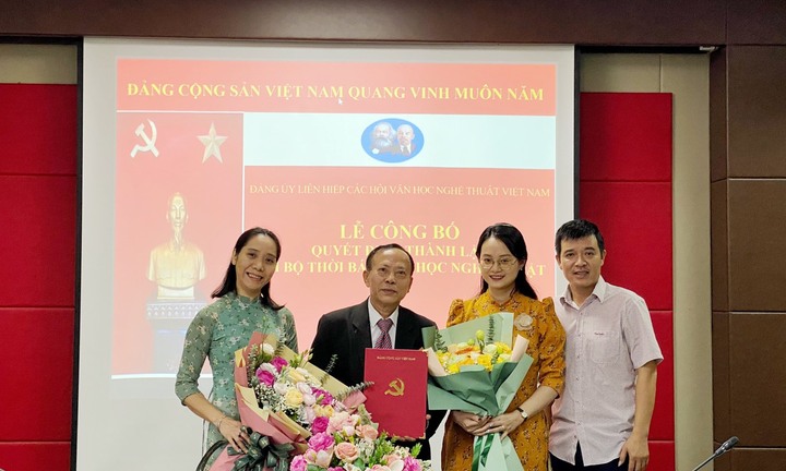 Lễ công bố Quyết định thành lập Chi bộ Thời báo Văn học nghệ thuật