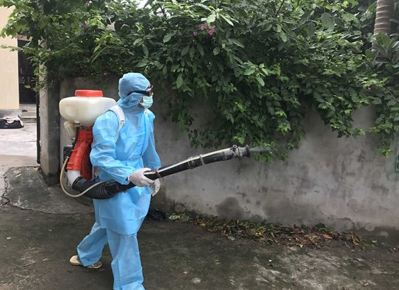 Sốt xuất huyết bùng phát mạnh, Hà Nội mở chiến dịch phun hóa chất diệt muỗi trong 34 đêm 