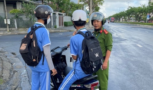 Tin thời sự mới nóng nhất 24/11: Hàng trăm học sinh Đà Nẵng bị CSGT 