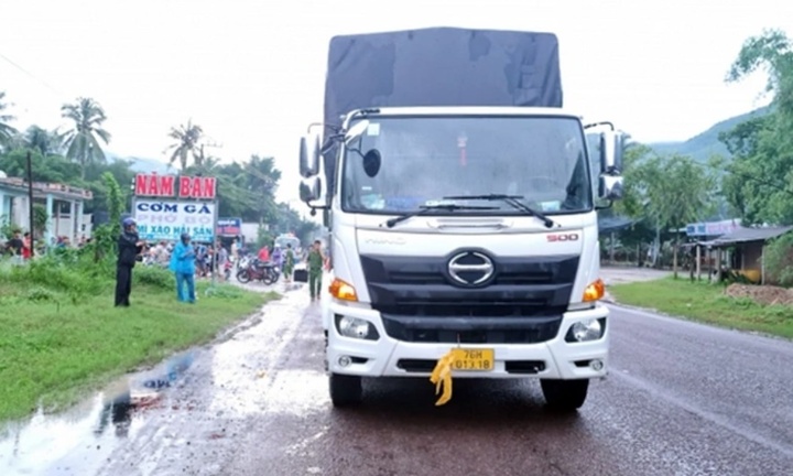 Vụ tai nạn làm 3 mẹ con tử vong ở Phú Yên: Tài xế lùi xe để lấy điện thoại