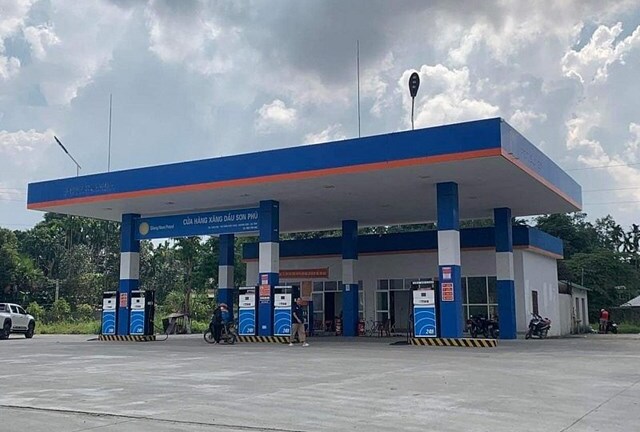 Đi cùng bạn vào đổ xăng, người đàn ông bất ngờ treo cổ tự vẫn