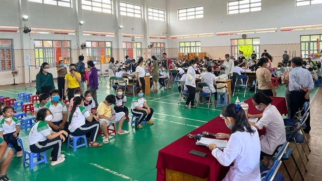 TP.HCM: Tuyên truyền tiêm vắc xin Covid-19 cho học sinh qua Facebook, TikTok