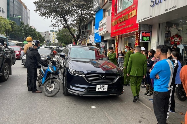 Công an thông tin vụ tài xế Mazda CX5 dùng vật giống súng đe dọa đối phương