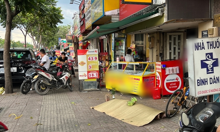 Đứng mua vé số, người đàn ông tử vong bất thường