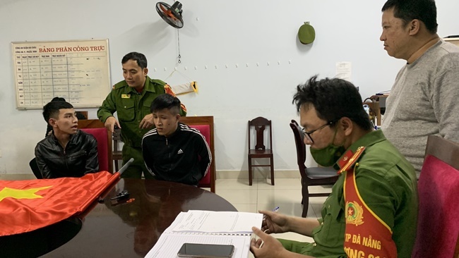 Hai đối tượng phóng nhanh vượt ẩu, bắn súng pháo khiêu khích lực lượng 911