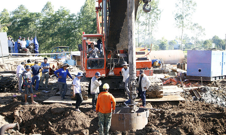 Vụ bé trai 10 tuổi lọt xuống trụ bê tông: Truyền thông quốc tế  nói về nỗ lực của Việt Nam