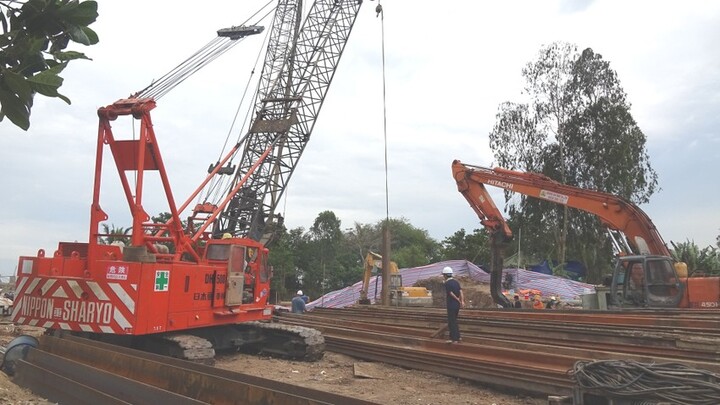 Tin thời sự mới nóng nhất 9/1: Cập nhật công tác nhổ trụ bê tông có bé trai mắc kẹt 