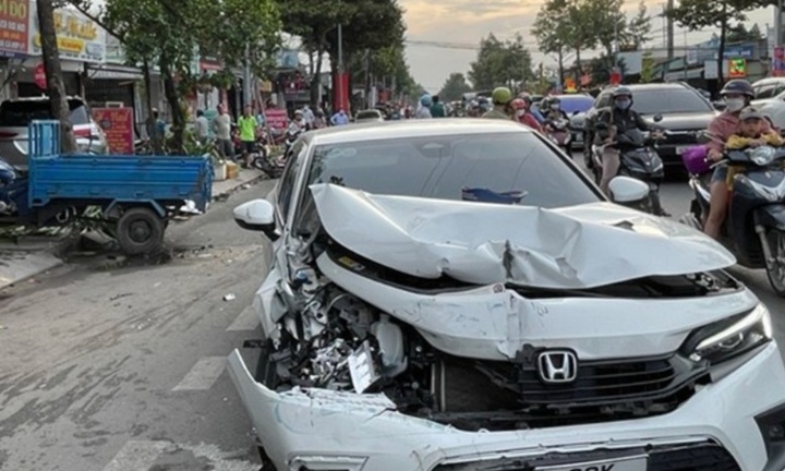 Phó Giám đốc Sở Nội vụ tỉnh Đồng Nai lái ôtô va chạm với 3 xe khác