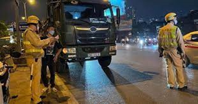 Tin thời sự mới nóng nhất 13/1: Xử lý 3 người theo dõi, báo tin cho tài xế né chốt CSGT