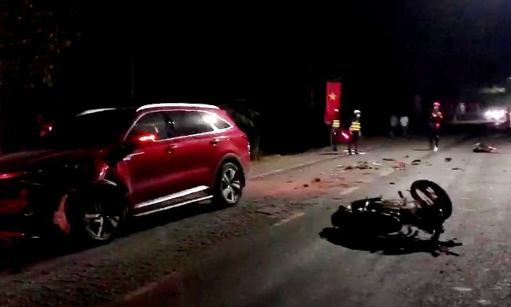 Người đàn ông lái xe máy tử vong sau khi lao vào đầu ô tô đi ngược chiều
