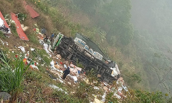 Hà Giang: Xe tải mất phanh, lao xuống vực sâu