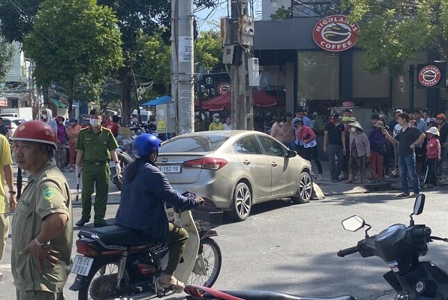 Ô tô mất lái tông tử vong bà cụ đi xe đạp, nữ tài xế ngất xỉu tại hiện trường 