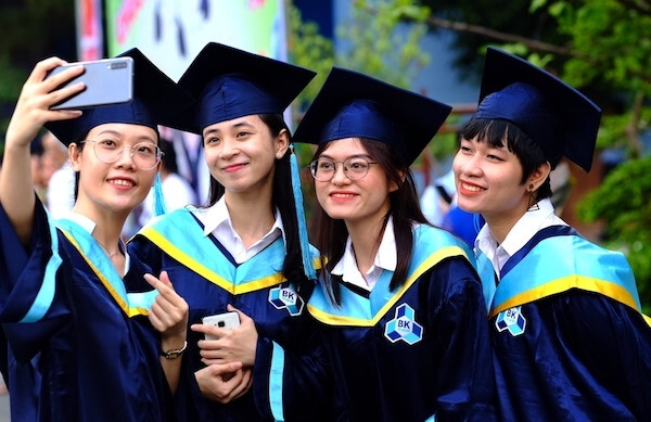 Tiết lộ mức học phí 