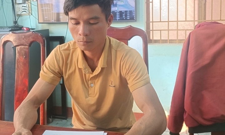 Bắt gã cha dượng hiếp dâm con riêng của vợ 