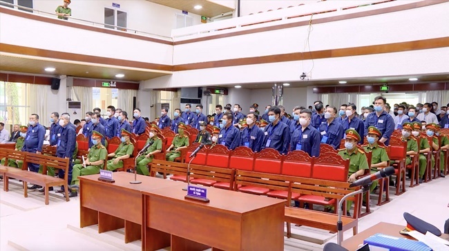 Vụ buôn lậu 200 triệu lít xăng: Lý do hoãn phiên xử phúc thẩm
